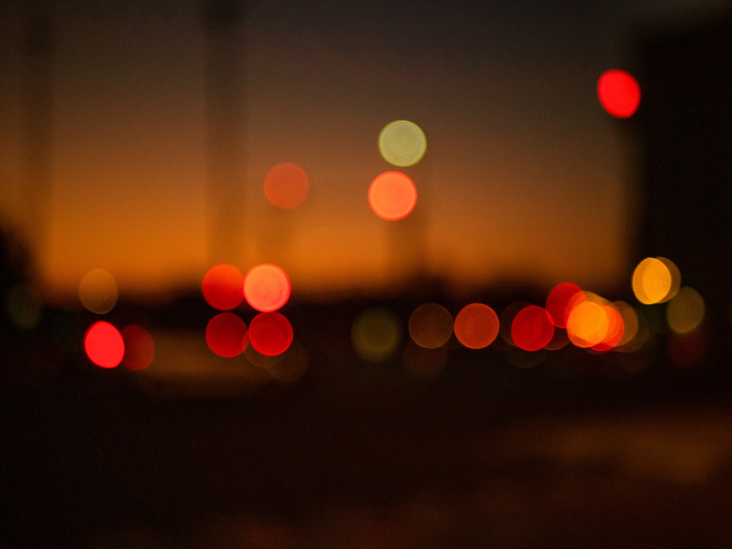 abstract-colors-red-blurred-traffic-lights-sunset